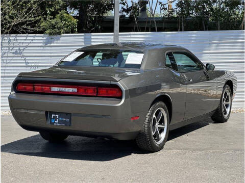 2010 Dodge Challenger SE
