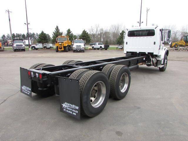 2017 Freightliner M2 106