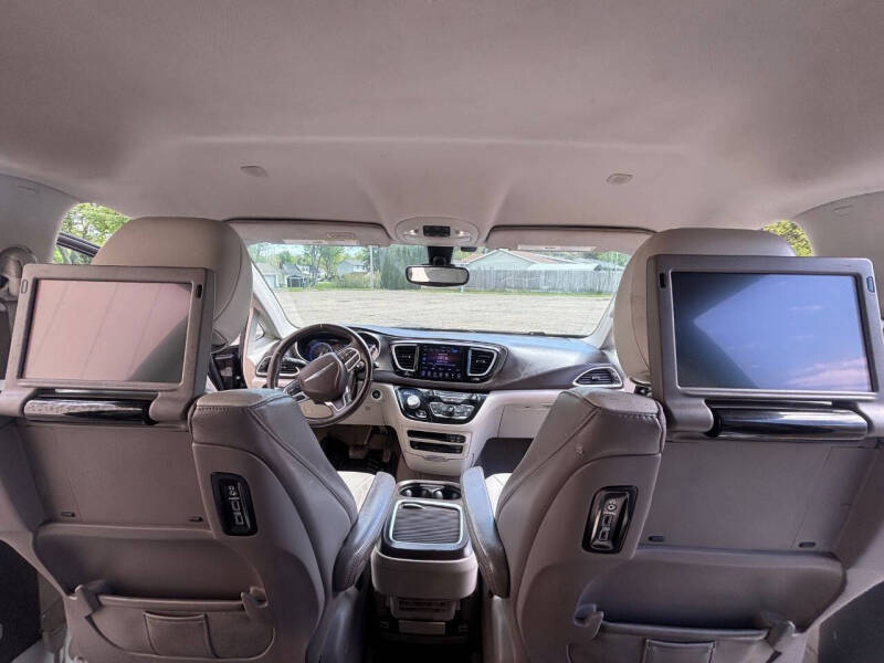 2017 Chrysler Pacifica Touring-L Plus
