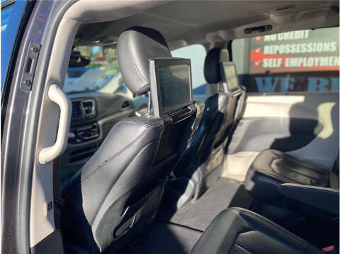 2017 Chrysler Pacifica Touring-L Plus