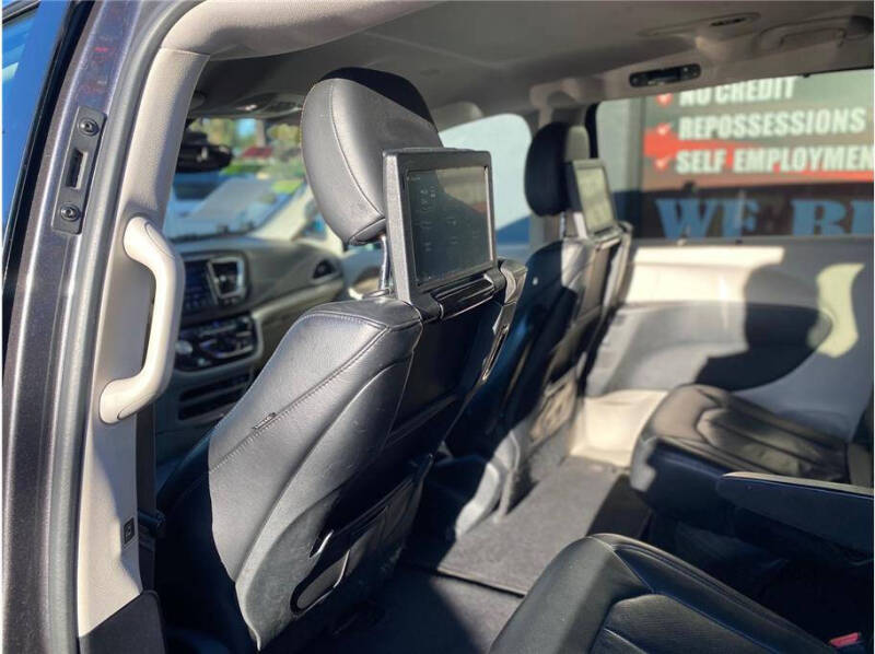 2017 Chrysler Pacifica Touring-L Plus