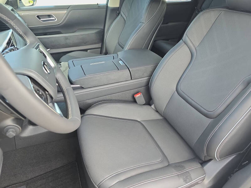 2027 Infiniti QX80 Luxe