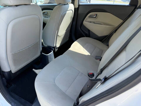 2013 Kia Rio 5-Door LX