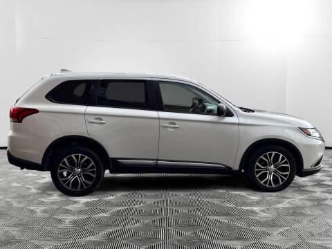 2017 Mitsubishi Outlander ES