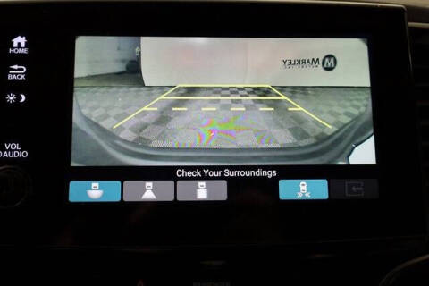 2019 Honda Pilot Touring w/Rear Captain's Chairs