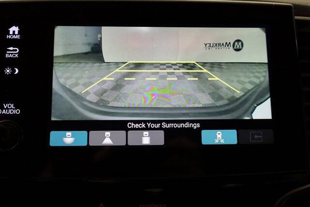 2019 Honda Pilot Touring w/Rear Captain's Chairs