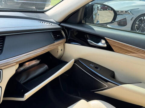 2017 Kia Cadenza Premium