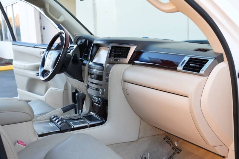 2013 Lexus LX 570