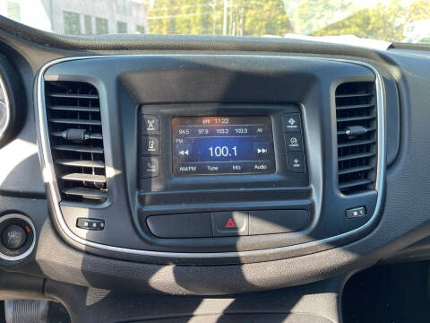 2016 Chrysler 200 LX