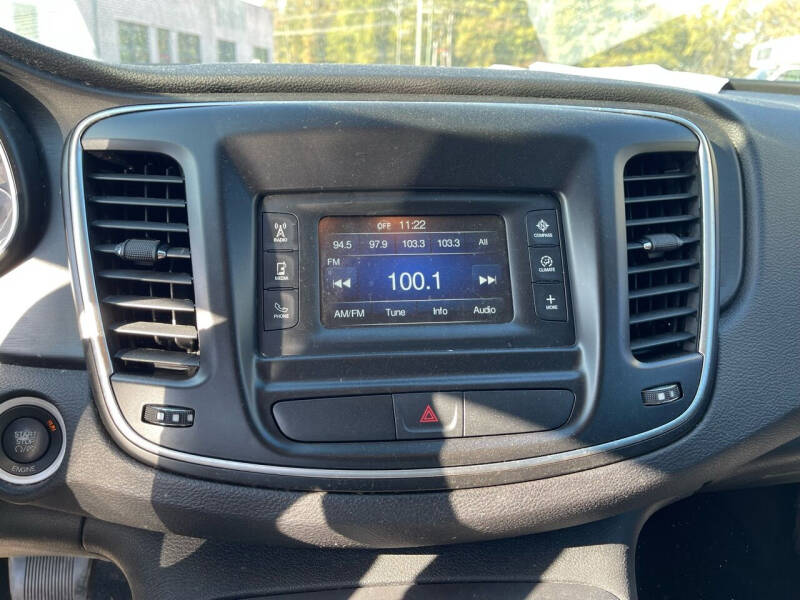 2016 Chrysler 200 LX