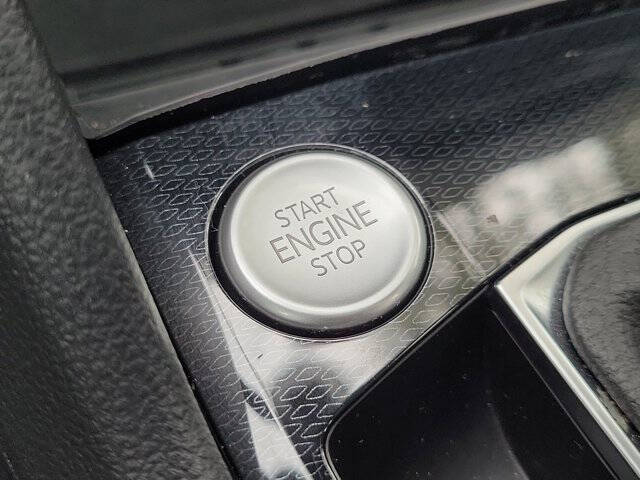 2025 Volkswagen Taos SE