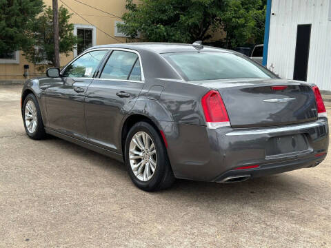 2017 Chrysler 300 Limited
