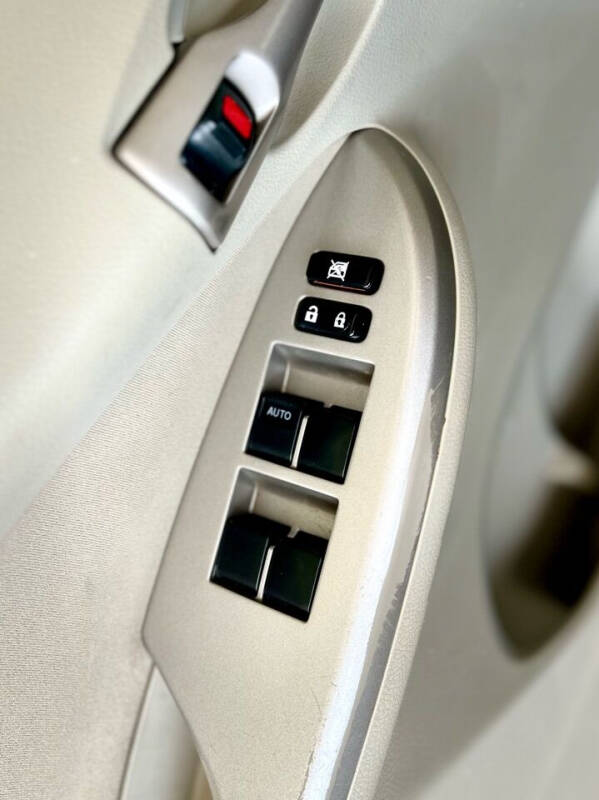 2011 Toyota Corolla LE