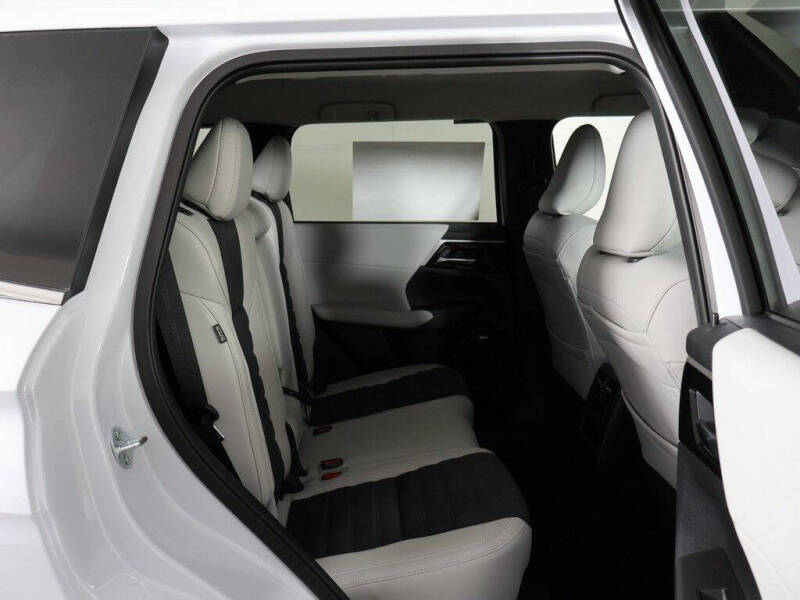 2026 Mitsubishi Outlander SE