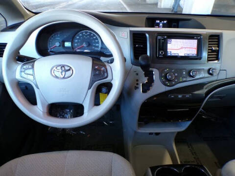 2012 Toyota Sienna LE 7-Passenger
