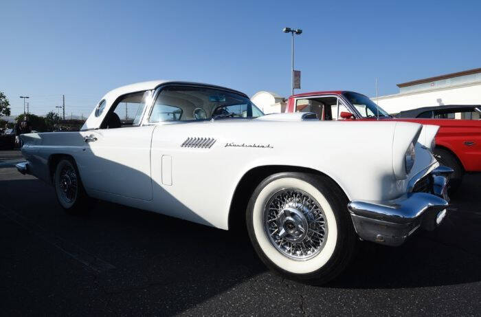 1957 Ford Thunderbird