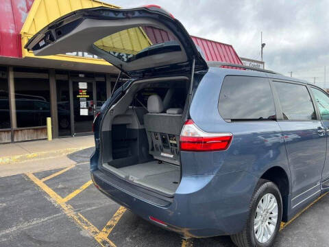 2016 Toyota Sienna XLE 8-Passenger