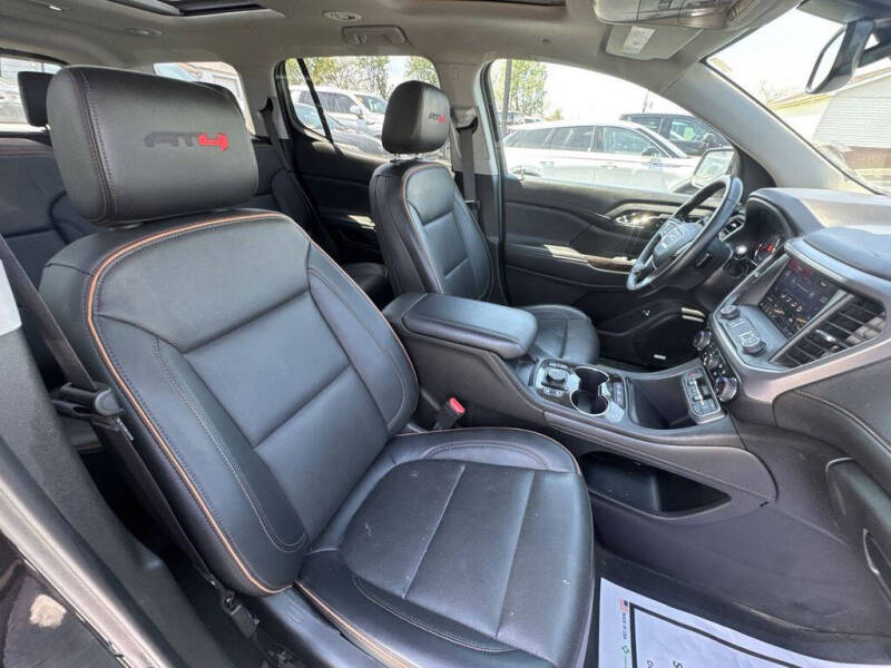 2023 GMC Acadia AT4