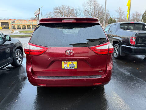 2015 Toyota Sienna XLE 8-Passenger