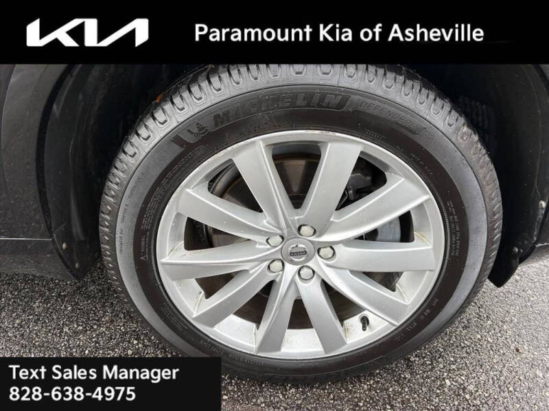 2016 Volvo XC90 T6 Momentum