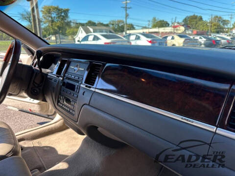 2011 Lincoln Town Car Signature Limited