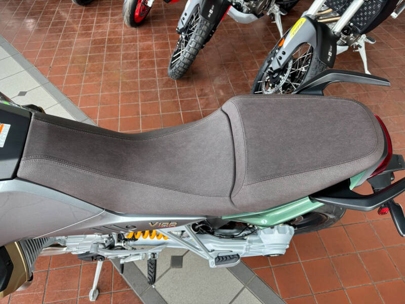 2024 Moto Guzzi V100 Mandello S