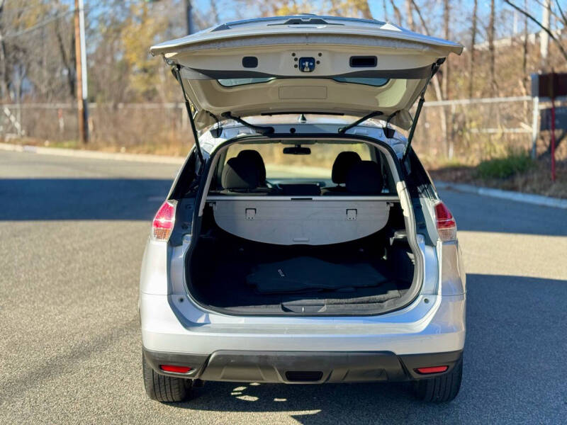 2016 Nissan Rogue SV photo 10