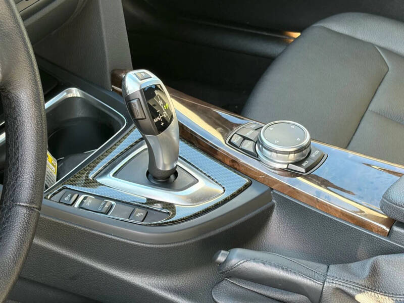 2015 BMW 3 Series 320i