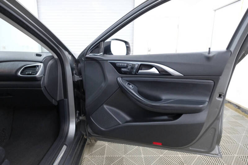 2017 Infiniti QX30 Premium