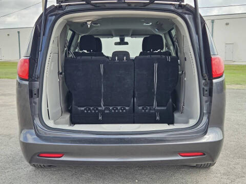 2022 Chrysler Voyager LX