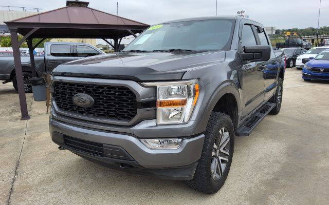 2021 Ford F-150 XL's photo