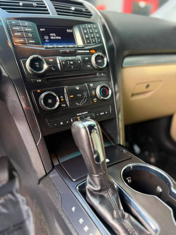 2016 Ford Explorer