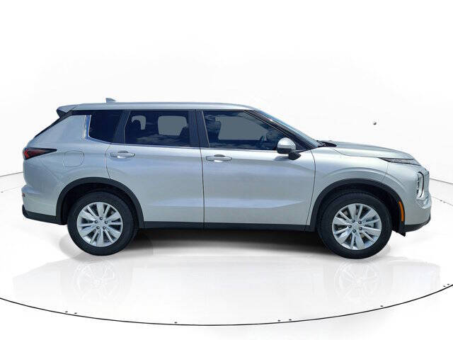 2026 Mitsubishi Outlander ES