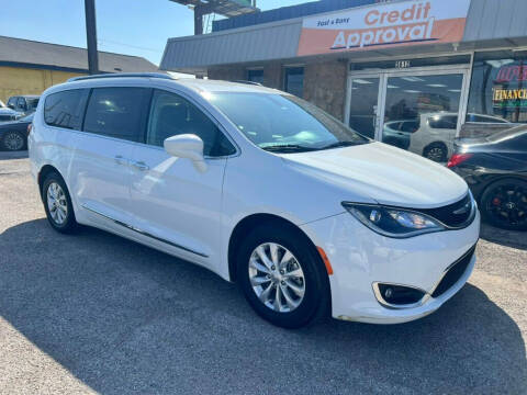 2019 Chrysler Pacifica for sale at Best Choice Motors LLC in Tulsa OK