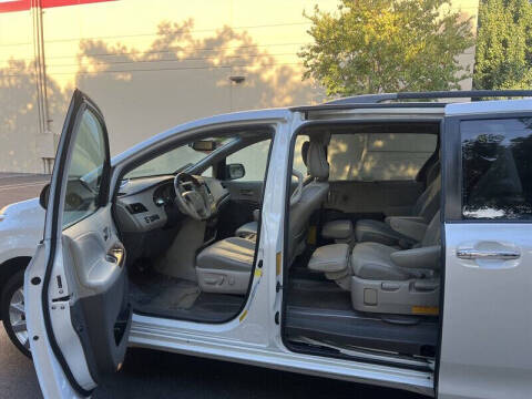 2012 Toyota Sienna XLE 7-Passenger