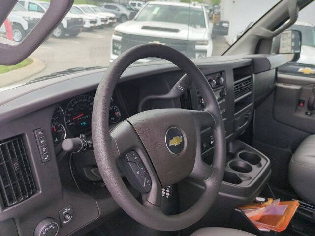 2025 Chevrolet Express 3500