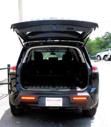 2024 Nissan Pathfinder SV