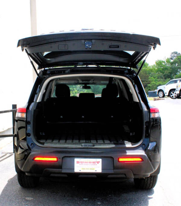 2024 Nissan Pathfinder SV