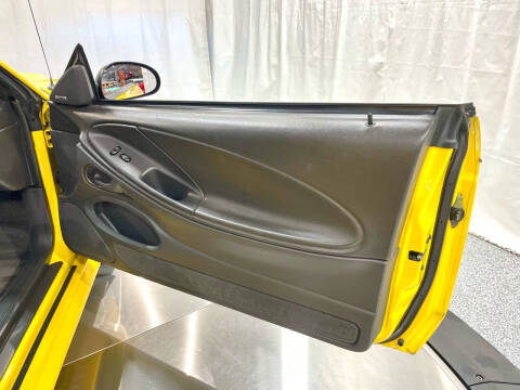 2004 Ford Mustang GT Deluxe