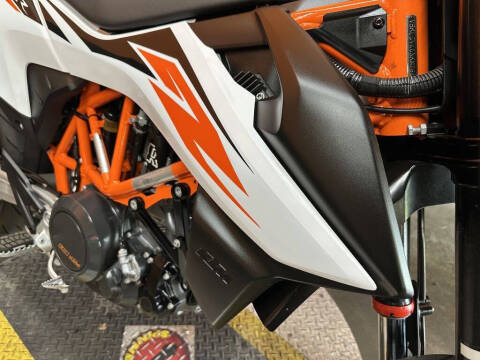 2019 KTM 690 SMC R