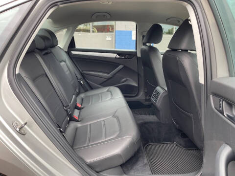 2013 Volkswagen Passat SE