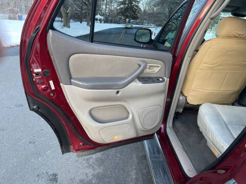 2004 Toyota Sequoia SR5
