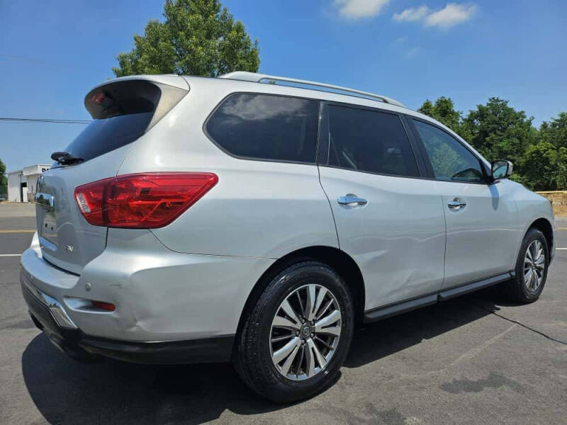 2019 Nissan Pathfinder SV