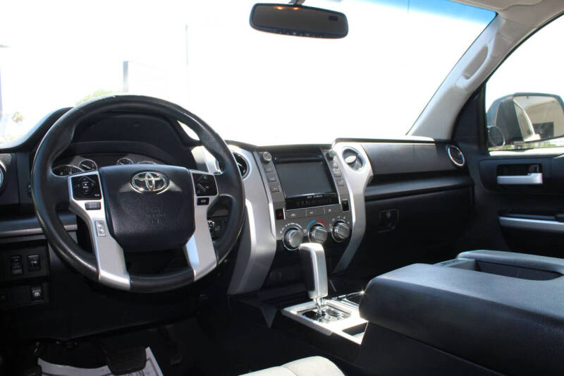 2017 Toyota Tundra SR5