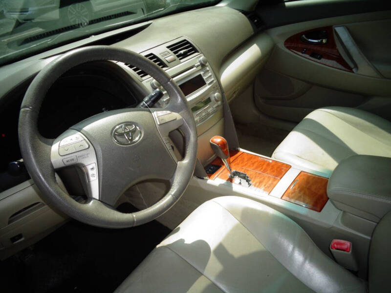 2011 Toyota Camry XLE photo 12