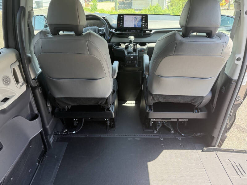 2024 Toyota Sienna XLE 7-Passenger