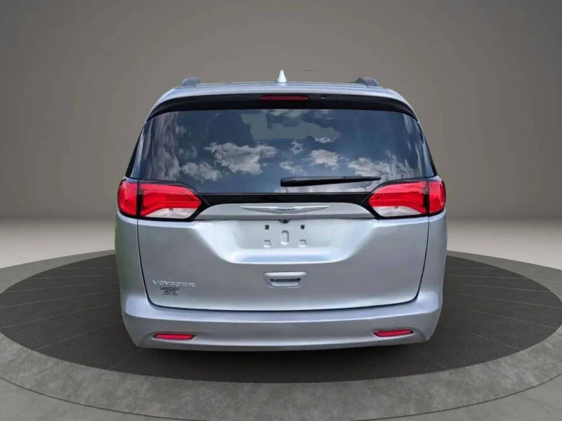 2020 Chrysler Voyager LXi