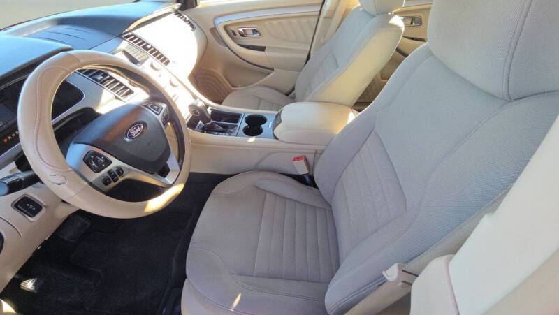 2018 Ford Taurus SE