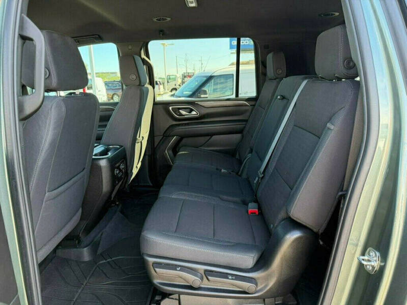 2024 Chevrolet Suburban LS