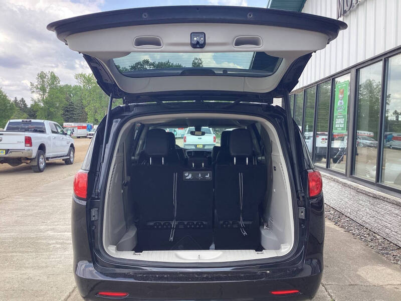 2020 Chrysler Voyager LXi